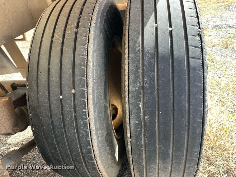 image for item EK0524 1976 Butler pneumatic dry bulk trailer