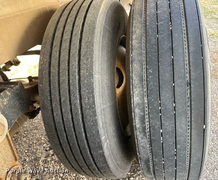 image for item EK0524 1976 Butler pneumatic dry bulk trailer