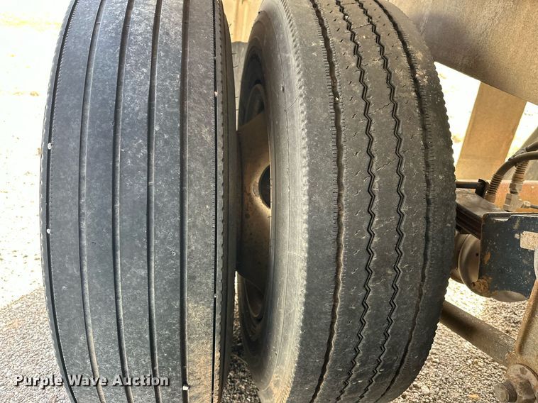 image for item EK0524 1976 Butler pneumatic dry bulk trailer