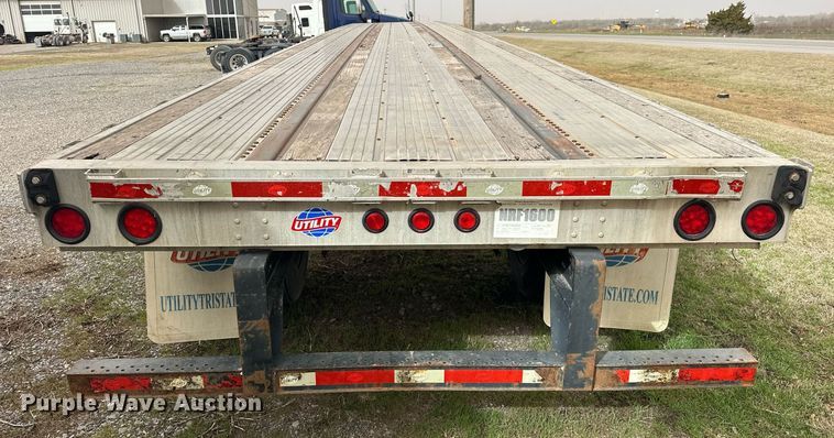 image for item EK0525 2014 Utility Trailers FS2CHA flatbed trailer