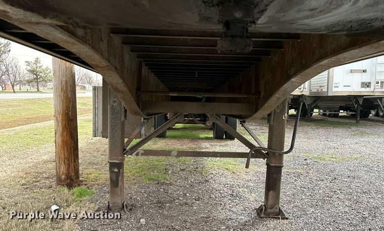 image for item EK0525 2014 Utility Trailers FS2CHA flatbed trailer