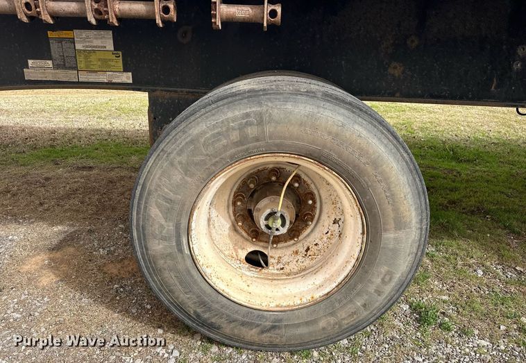 image for item EK0525 2014 Utility Trailers FS2CHA flatbed trailer