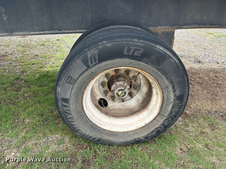 image for item EK0525 2014 Utility Trailers FS2CHA flatbed trailer