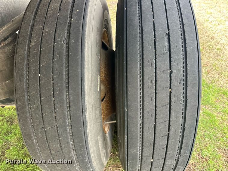 image for item EK0525 2014 Utility Trailers FS2CHA flatbed trailer