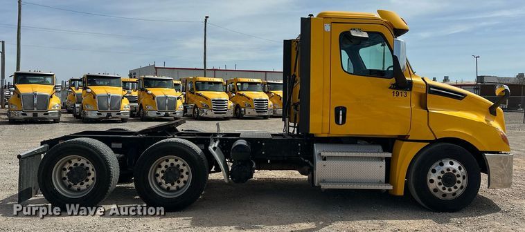 image for item EK0565 2020 Freightliner Cascadia 126 semi truck