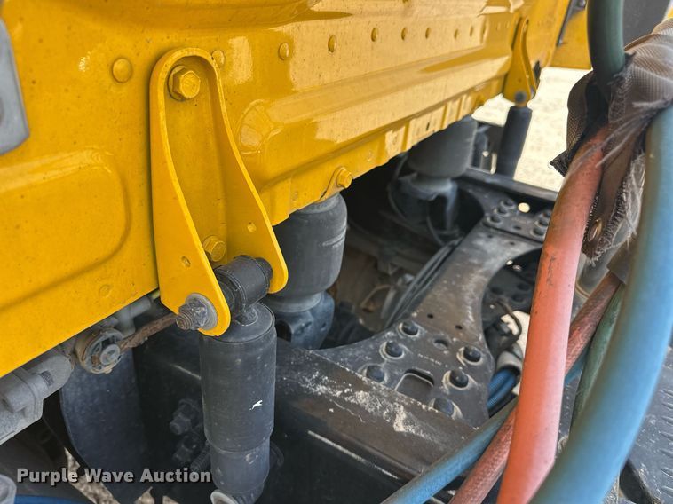 image for item EK0565 2020 Freightliner Cascadia 126 semi truck