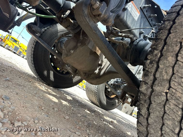 image for item EK0565 2020 Freightliner Cascadia 126 semi truck