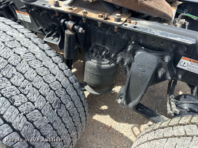 image for item EK0565 2020 Freightliner Cascadia 126 semi truck