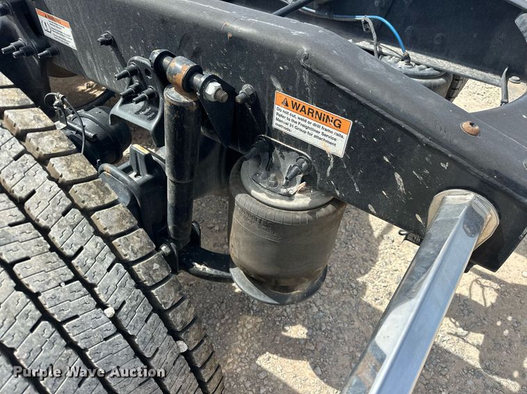 image for item EK0565 2020 Freightliner Cascadia 126 semi truck