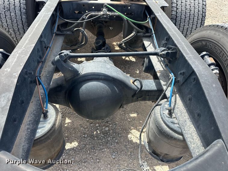 image for item EK0565 2020 Freightliner Cascadia 126 semi truck