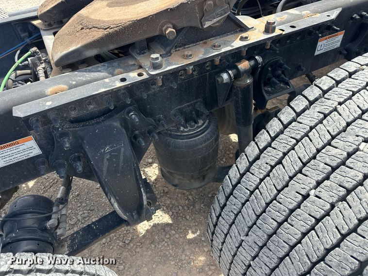 image for item EK0565 2020 Freightliner Cascadia 126 semi truck