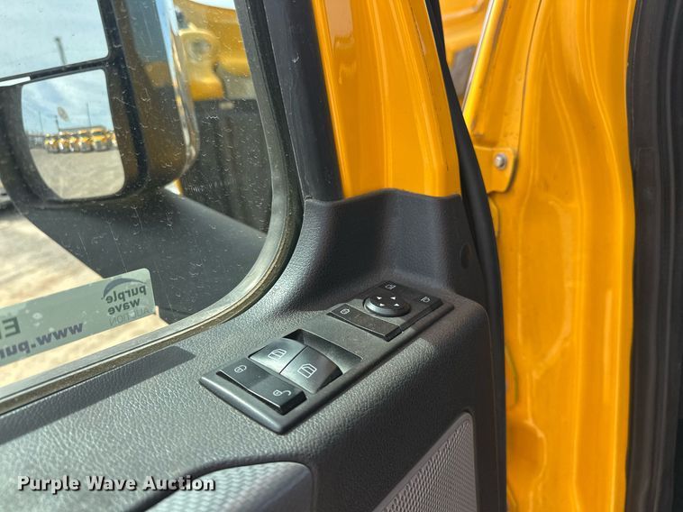 image for item EK0565 2020 Freightliner Cascadia 126 semi truck