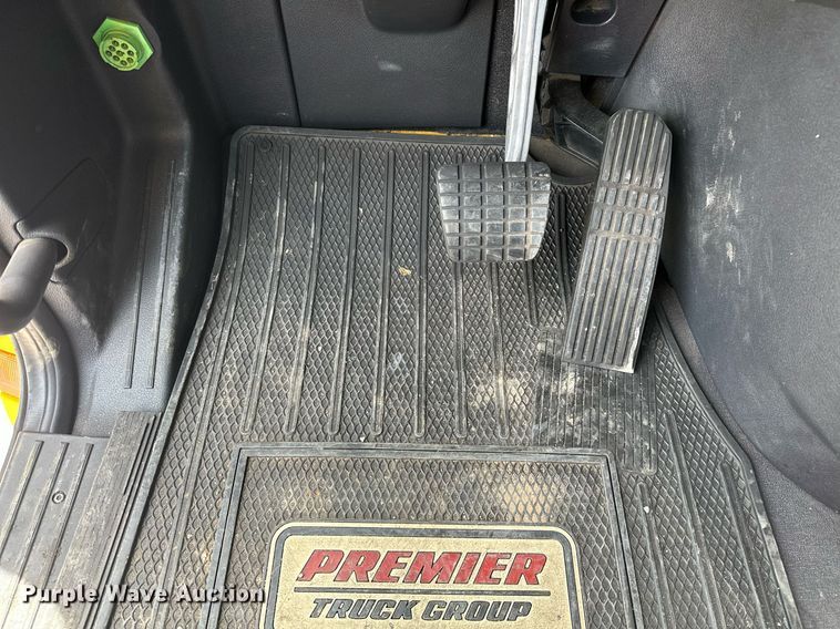 image for item EK0565 2020 Freightliner Cascadia 126 semi truck