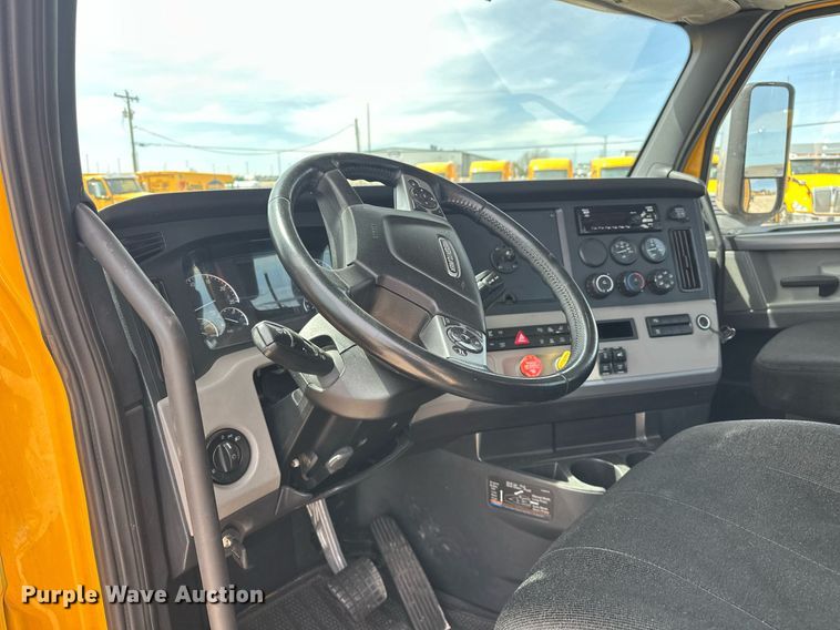 image for item EK0565 2020 Freightliner Cascadia 126 semi truck