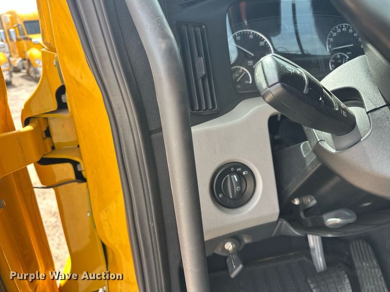 image for item EK0565 2020 Freightliner Cascadia 126 semi truck