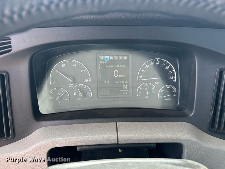 image for item EK0565 2020 Freightliner Cascadia 126 semi truck