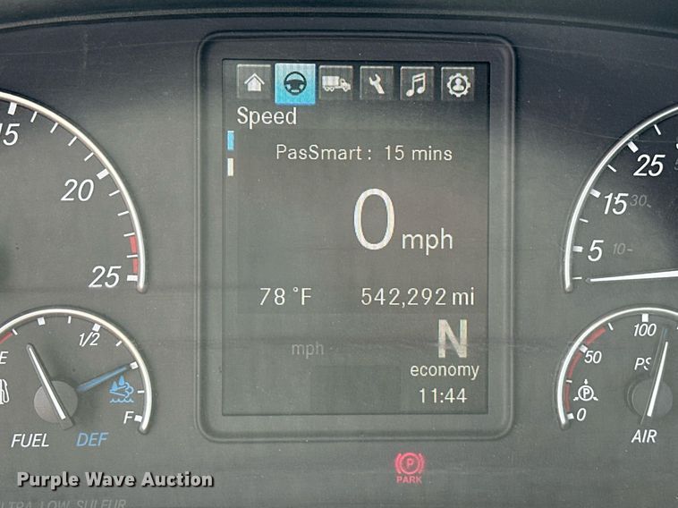 image for item EK0565 2020 Freightliner Cascadia 126 semi truck