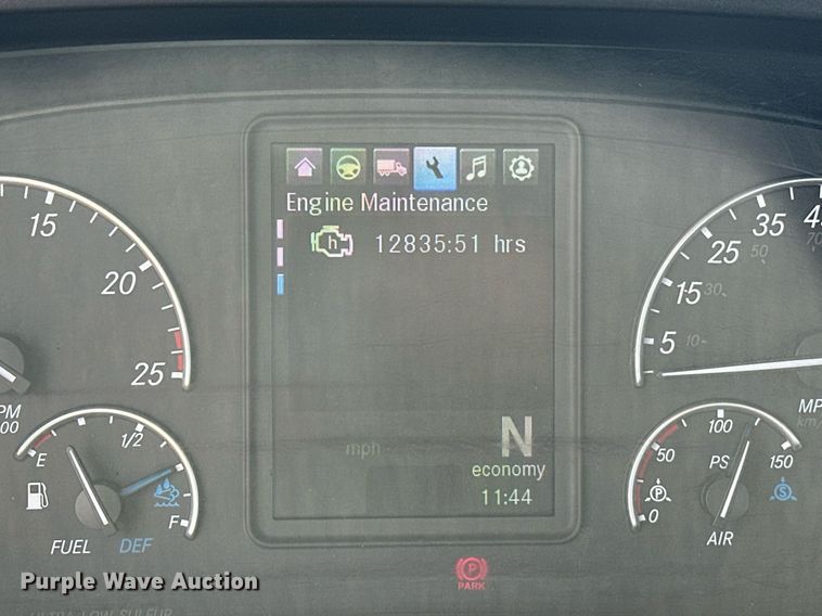 image for item EK0565 2020 Freightliner Cascadia 126 semi truck