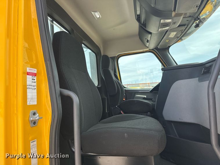 image for item EK0565 2020 Freightliner Cascadia 126 semi truck