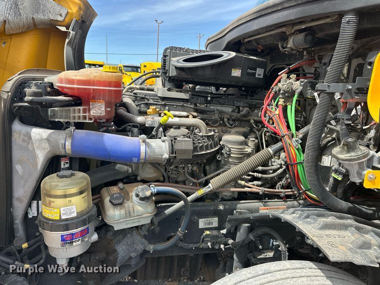 image for item EK0565 2020 Freightliner Cascadia 126 semi truck