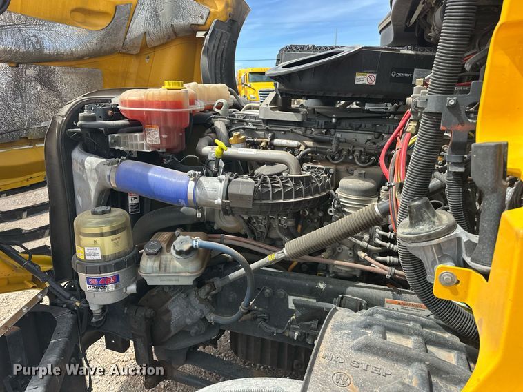 image for item EK0565 2020 Freightliner Cascadia 126 semi truck