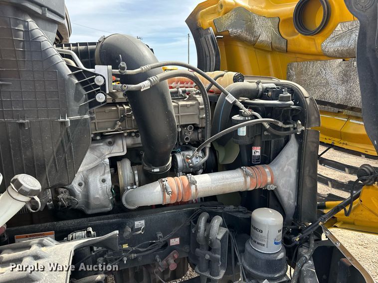 image for item EK0565 2020 Freightliner Cascadia 126 semi truck