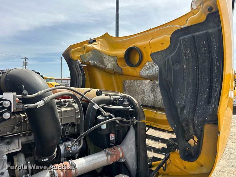 image for item EK0565 2020 Freightliner Cascadia 126 semi truck