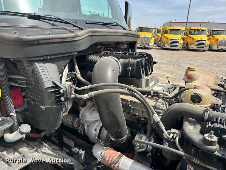 image for item EK0565 2020 Freightliner Cascadia 126 semi truck