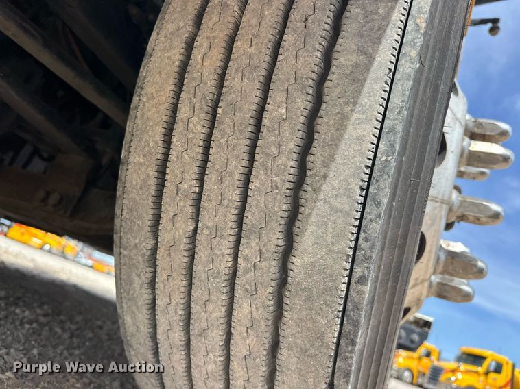 image for item EK0565 2020 Freightliner Cascadia 126 semi truck