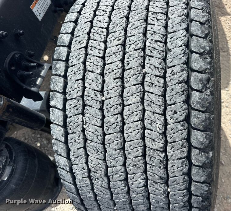 image for item EK0565 2020 Freightliner Cascadia 126 semi truck