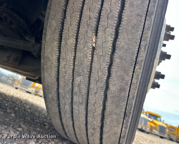 image for item EK0565 2020 Freightliner Cascadia 126 semi truck