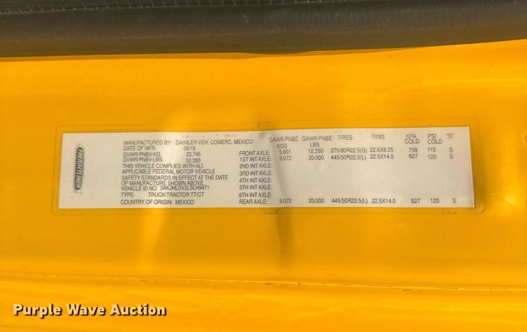 image for item EK0565 2020 Freightliner Cascadia 126 semi truck