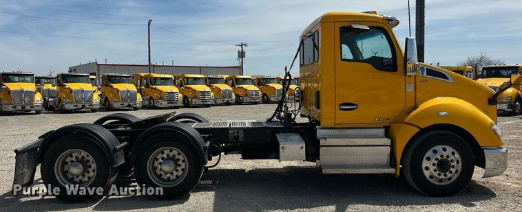 image for item EK0566 2022 Kenworth T680 semi truck