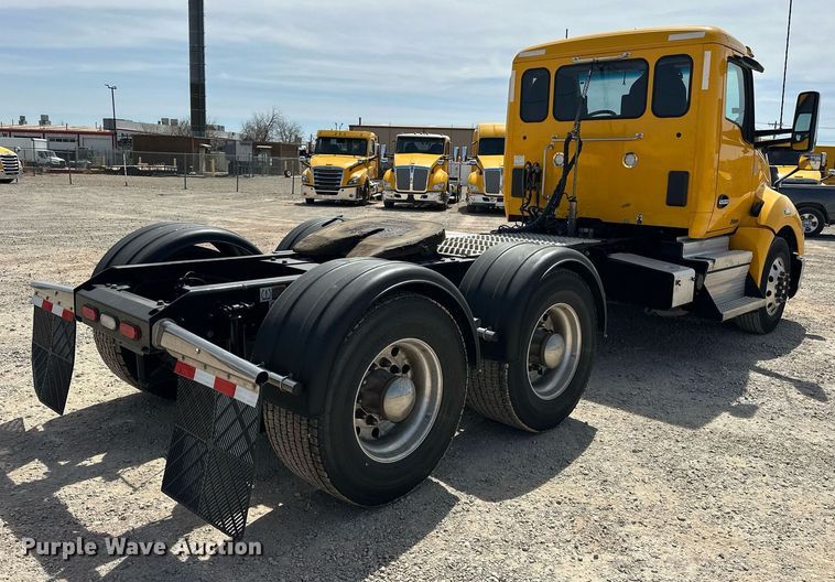 image for item EK0566 2022 Kenworth T680 semi truck
