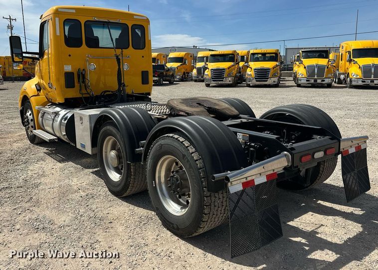 image for item EK0566 2022 Kenworth T680 semi truck