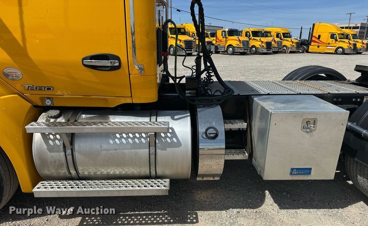 image for item EK0566 2022 Kenworth T680 semi truck