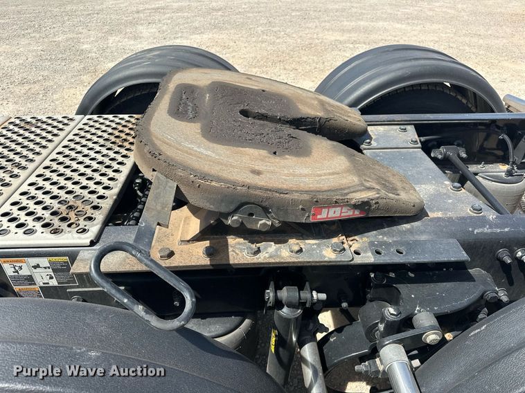 image for item EK0566 2022 Kenworth T680 semi truck