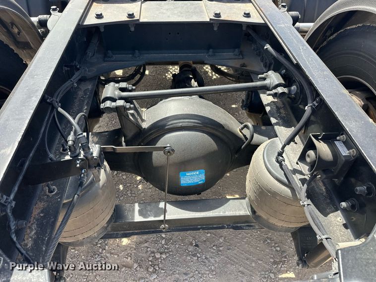 image for item EK0566 2022 Kenworth T680 semi truck