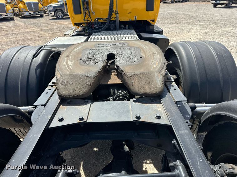 image for item EK0566 2022 Kenworth T680 semi truck