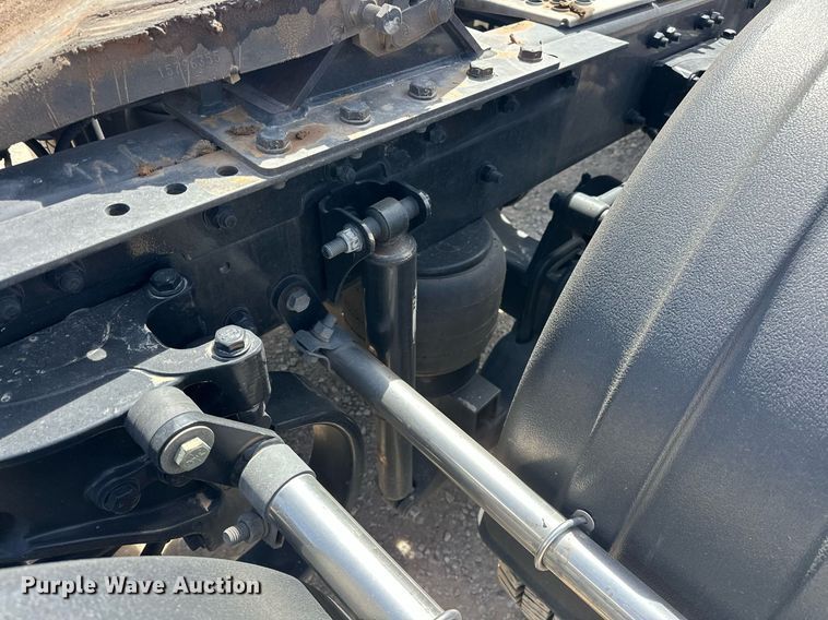 image for item EK0566 2022 Kenworth T680 semi truck