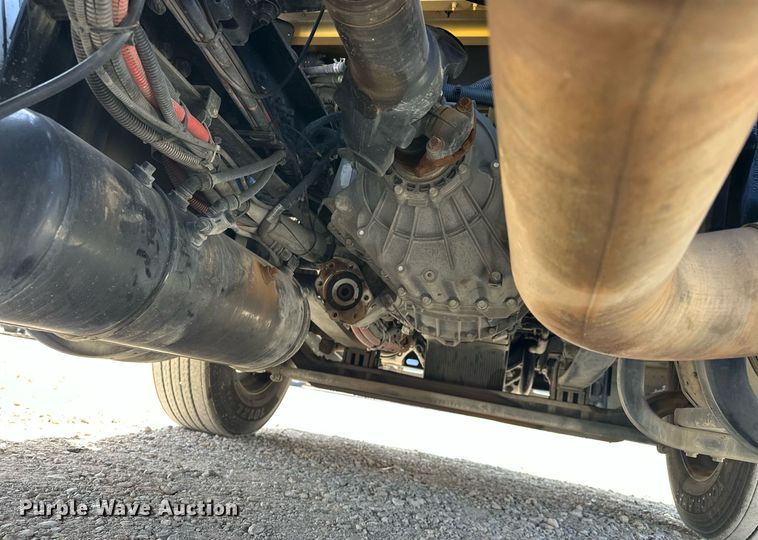 image for item EK0566 2022 Kenworth T680 semi truck