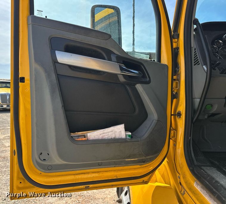 image for item EK0566 2022 Kenworth T680 semi truck