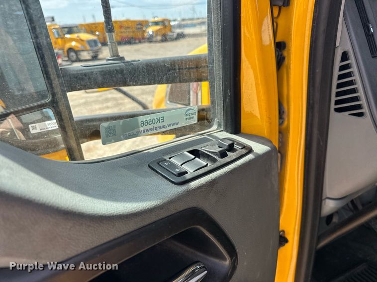 image for item EK0566 2022 Kenworth T680 semi truck