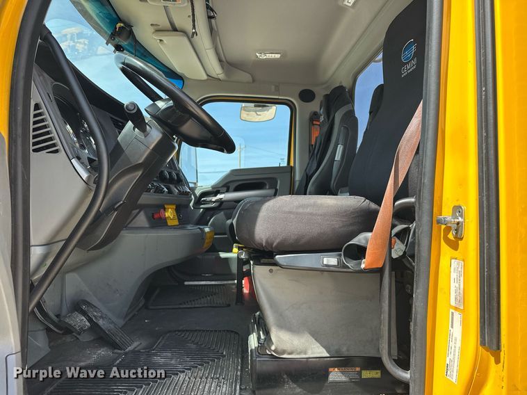 image for item EK0566 2022 Kenworth T680 semi truck