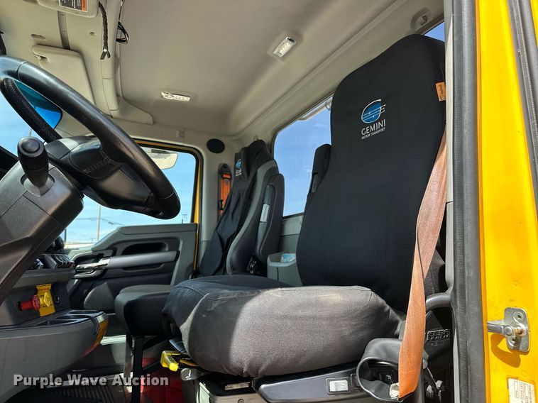 image for item EK0566 2022 Kenworth T680 semi truck