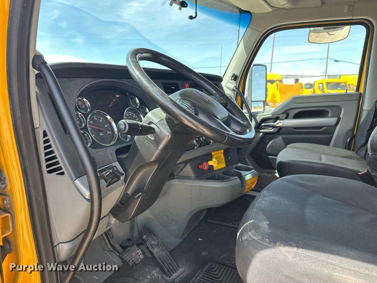 image for item EK0566 2022 Kenworth T680 semi truck