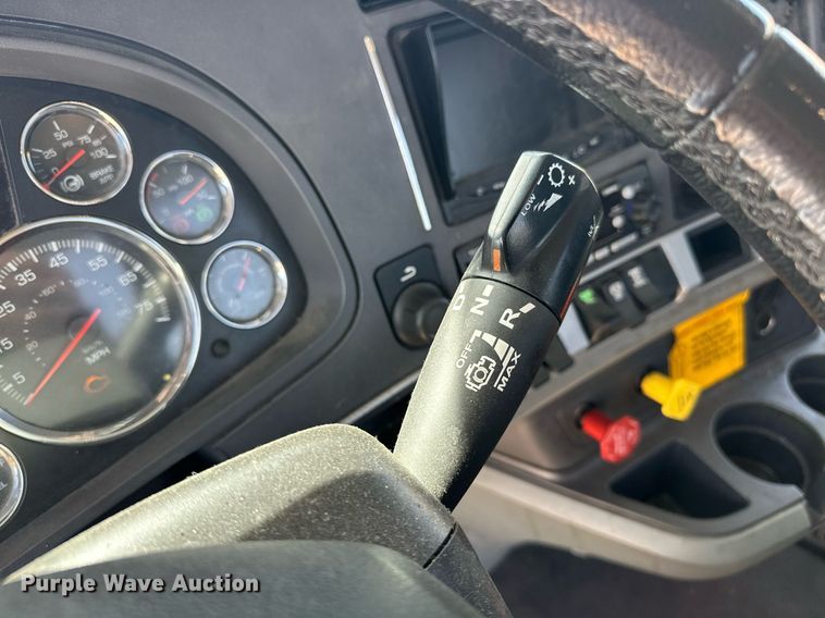 image for item EK0566 2022 Kenworth T680 semi truck