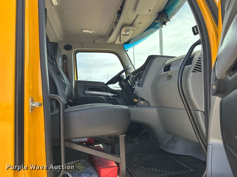 image for item EK0566 2022 Kenworth T680 semi truck