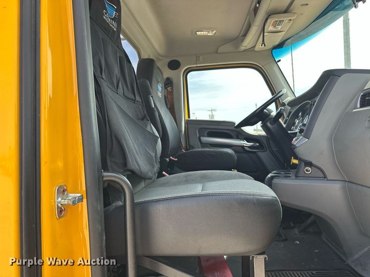 image for item EK0566 2022 Kenworth T680 semi truck