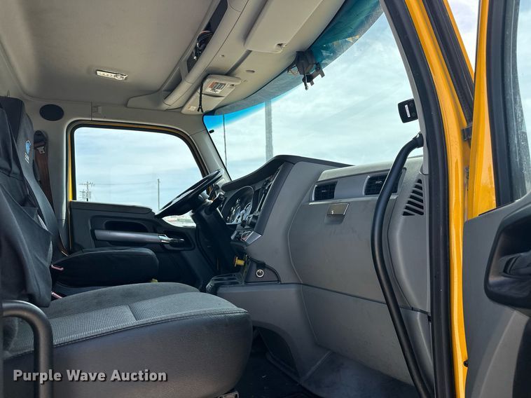 image for item EK0566 2022 Kenworth T680 semi truck